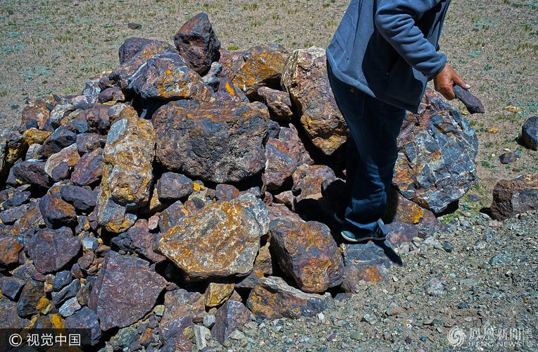 地质专家表示,这里的煤层厚度小,原煤质量不高,属于零星分散的鸡窝矿.